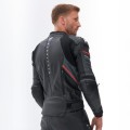 kurtka-skorzana-rebelhorn-veloce-black-grey-red-model-tyl