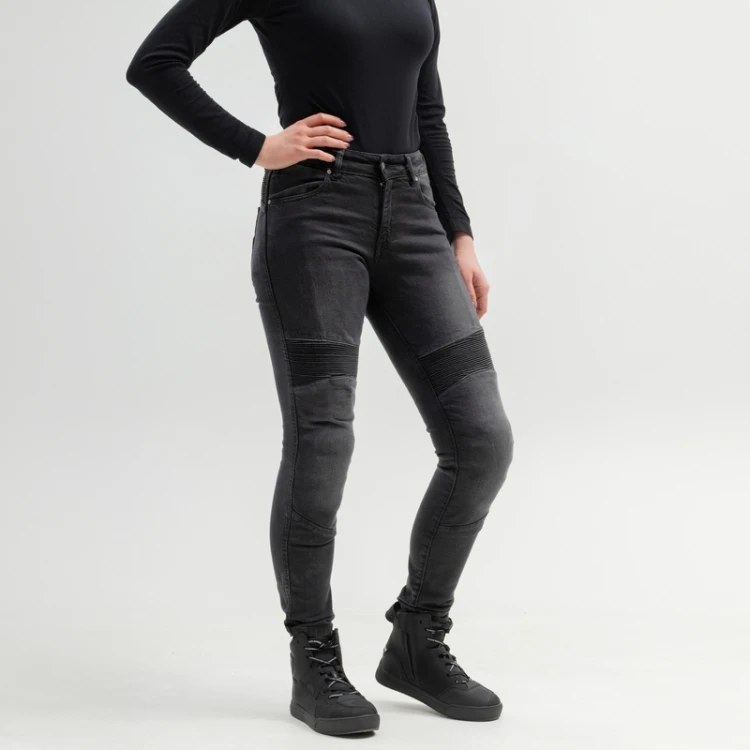 jeansy-damskie-broger-aura-washed-black-modelka-przod